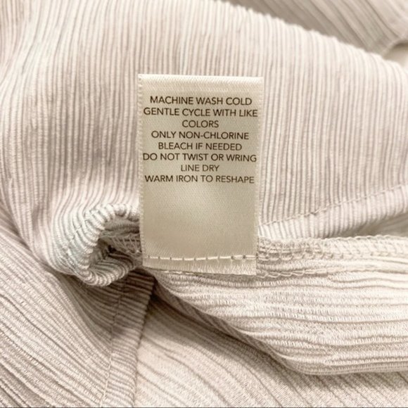 CJ Banks V Neck Button Crepe Textured Blouse 1X - Picture 7 of 8